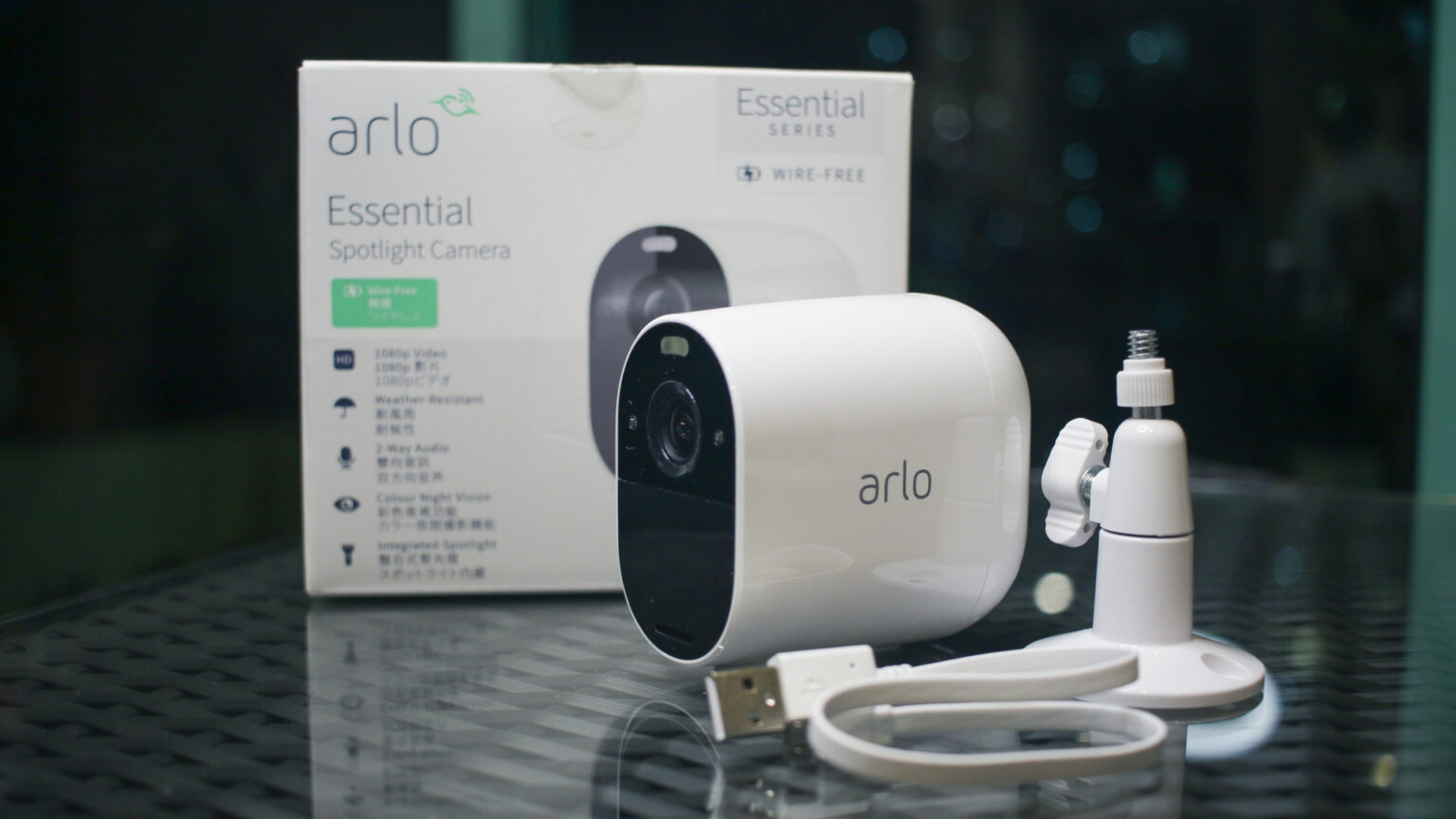 Arlo essential spotlight camera in the box 1536x864